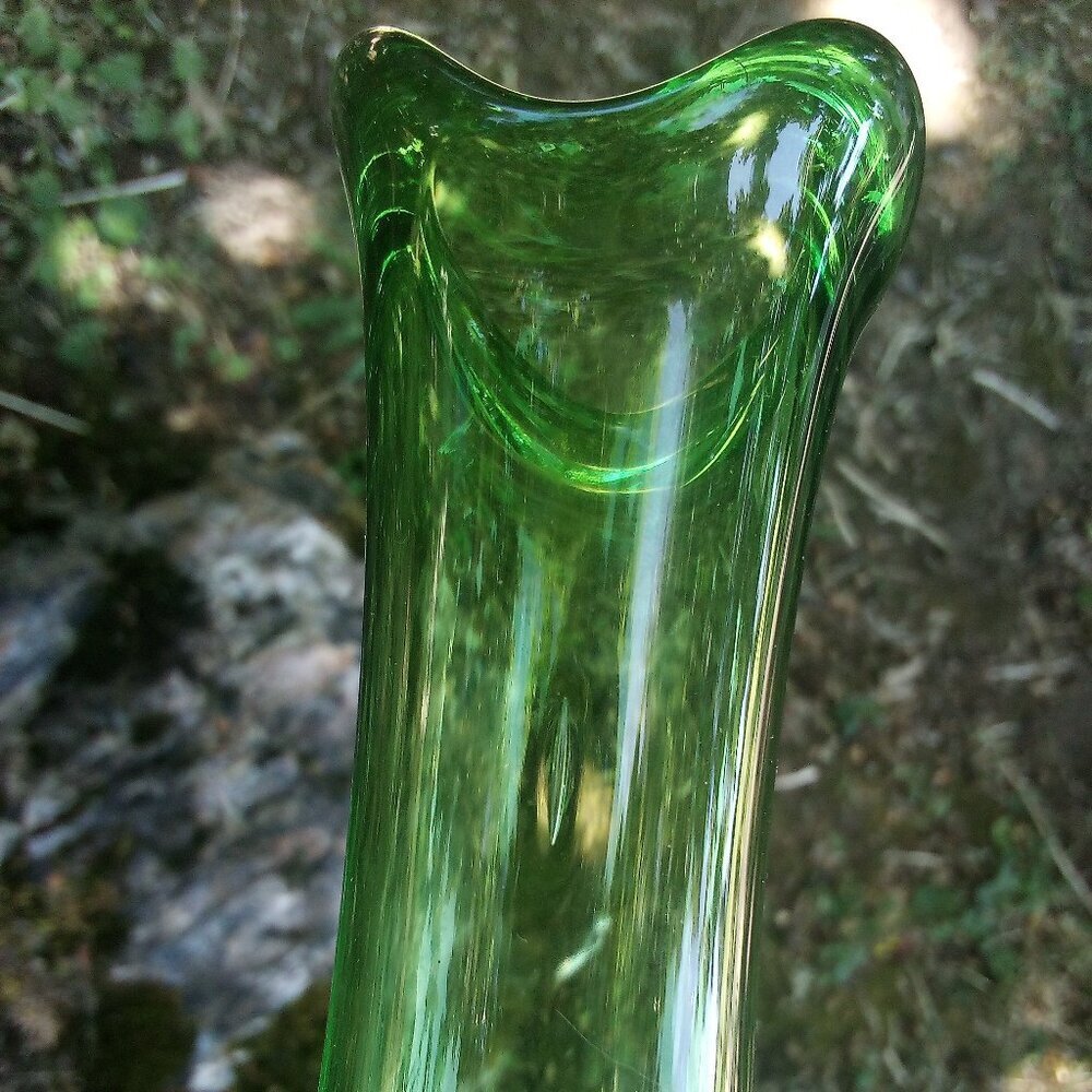 Vintage MCM Swung Vase Green 10" - Picture 5 of 5